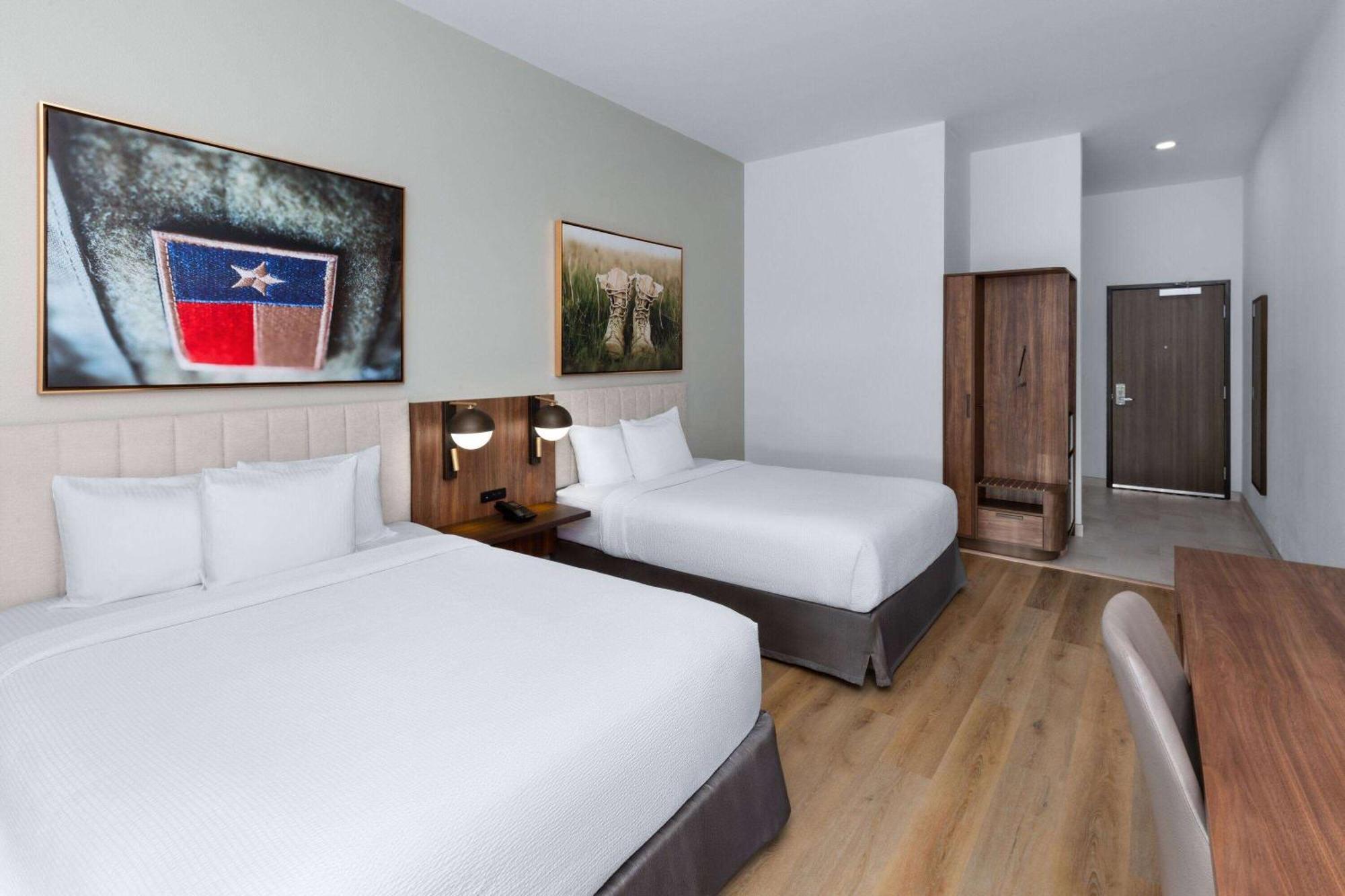 La Quinta Inn & Suites By Wyndham San Antonio At The Rim Exterior foto